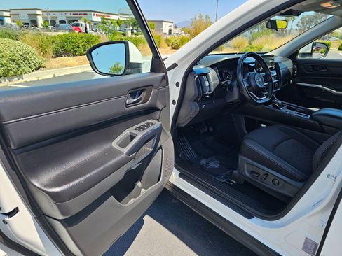 Used 2024 Nissan Pathfinder SV FWD image 15