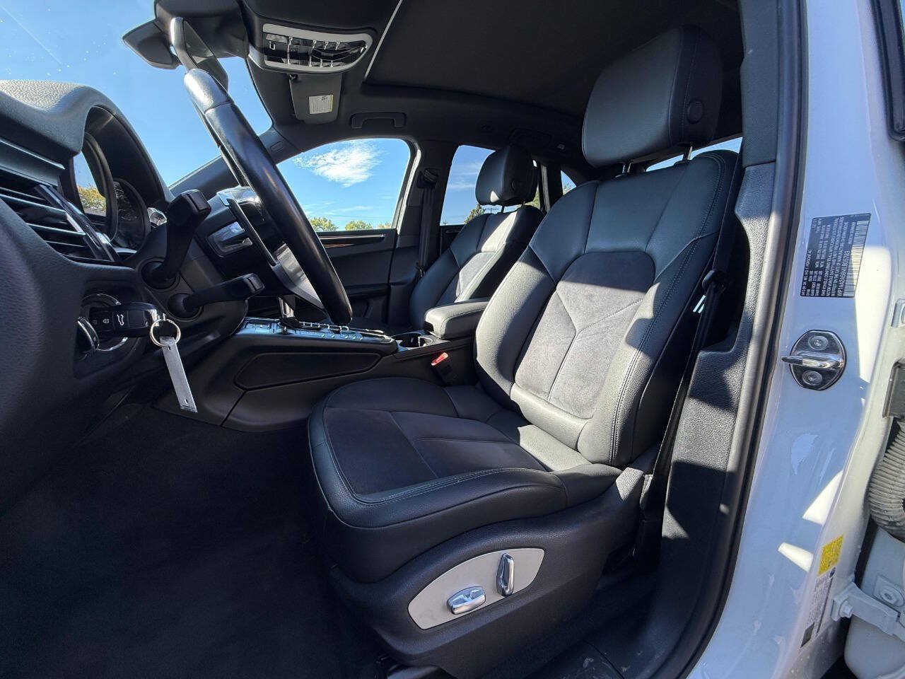 Used 2021 Porsche Macan AWD/4WD image 11