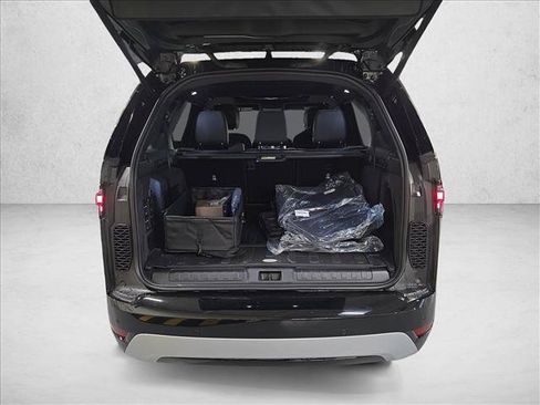 New 2026 Land Rover Discovery Limited Edition AWD/4WD image 13