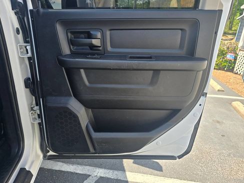 Used 2014 RAM 2500 Tradesman w/ Chrome Appearance Group image 17