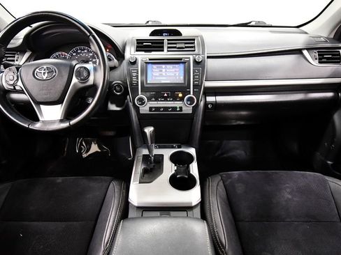 Used 2014 Toyota Camry SE w/ Leather Package image 3