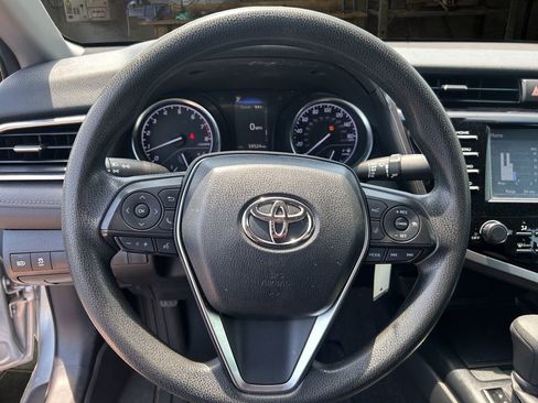 Used 2018 Toyota Camry LE FWD image 22