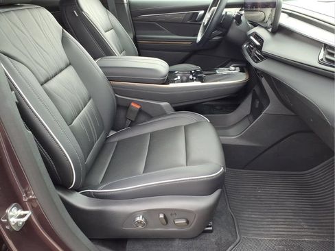 Used 2025 Buick Enclave Avenir w/ Super Cruise Package AWD/4WD image 12