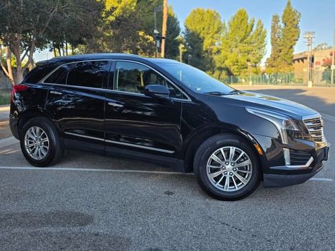 Used 2018 Cadillac XT5 Luxury w/ Driver Awareness Package FWD image 3