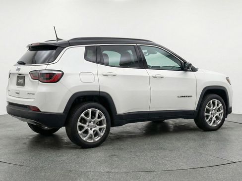 Used 2025 Jeep Compass Limited image 9