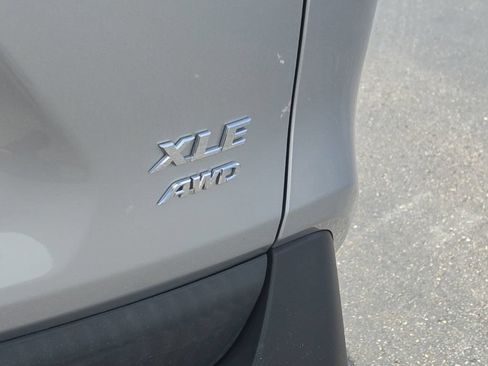 Used 2021 Toyota RAV4 XLE Premium AWD/4WD image 8