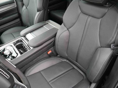 New 2025 Jeep Wagoneer L Series II image 28