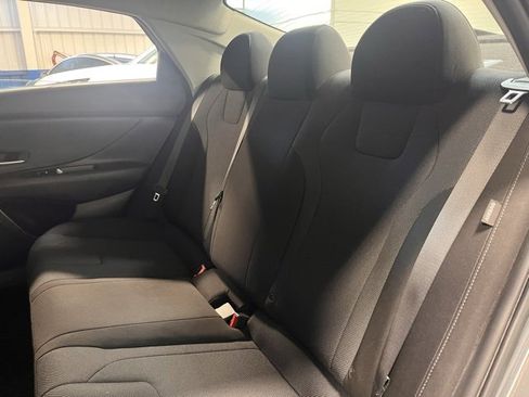 Used 2024 Hyundai Elantra SE image 17