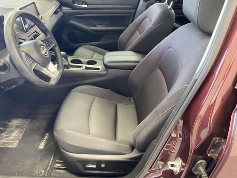 Used 2025 Nissan Altima 2.5 SV FWD image 14