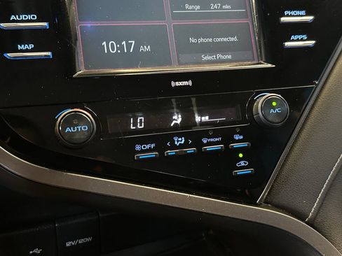 Used 2020 Toyota Camry SE w/ Moonroof Package AWD/4WD image 15