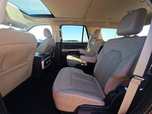 Used 2024 Ford Expedition Limited RWD image 17