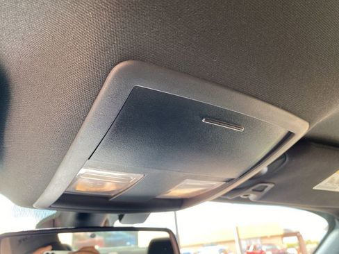 Used 2021 Dodge Challenger SXT image 33