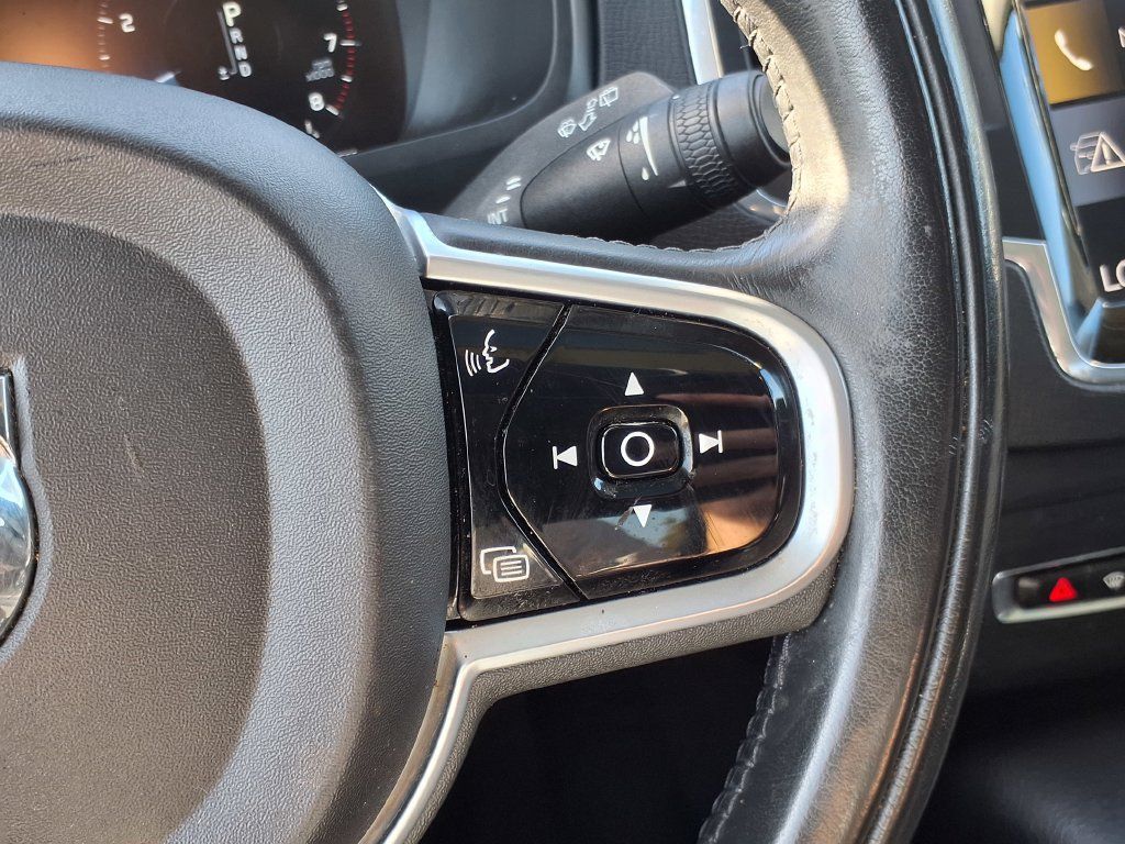 Used 2020 Volvo XC90 T6 Momentum AWD/4WD image 25