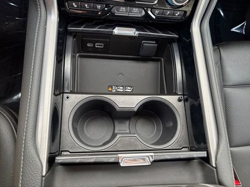 Used 2024 GMC Yukon XL Denali image 2