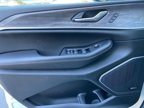 Used 2023 Jeep Grand Cherokee 30th Anniversary image 22