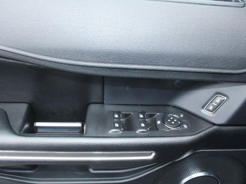 Used 2020 Ford Expedition XLT image 9