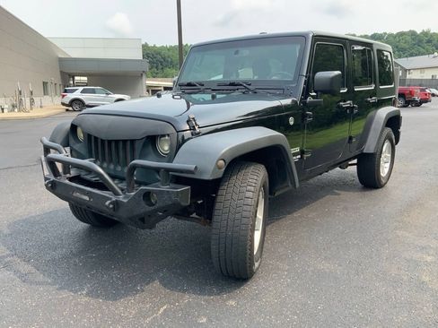 Used 2017 Jeep Wrangler Unlimited Sport w/ Quick Order Package 23S AWD/4WD image 4