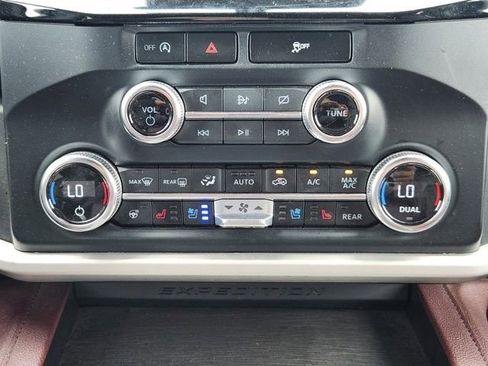 Used 2023 Ford Expedition Limited RWD image 17