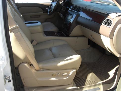 Used 2013 Chevrolet Tahoe LTZ image 16