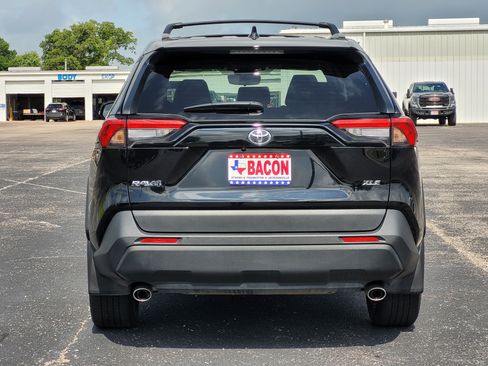 Used 2024 Toyota RAV4 XLE Premium image 5