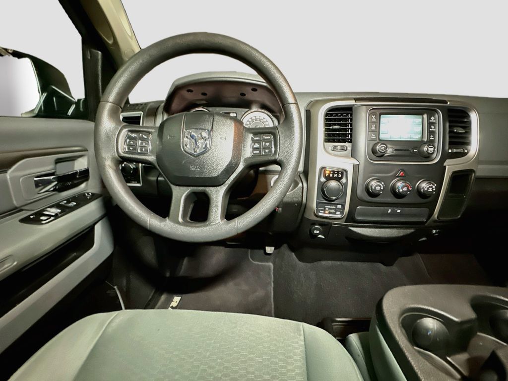 Used 2019 RAM 1500 Classic SLT AWD/4WD image 32