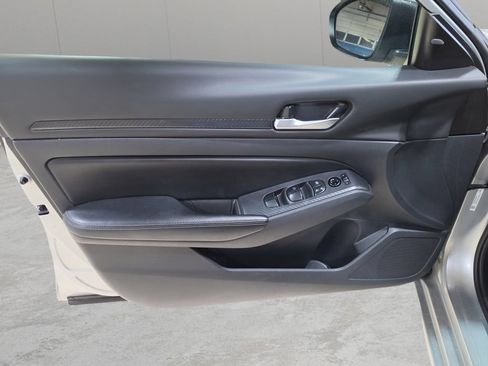 Used 2024 Nissan Altima 2.5 SV AWD/4WD image 13