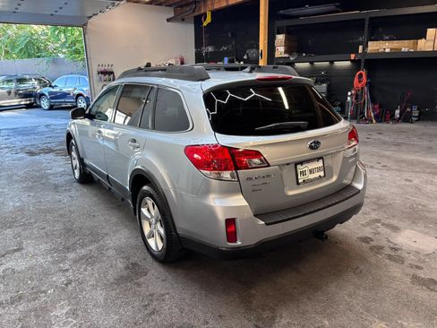 Used 2013 Subaru Outback 2.5i Limited AWD/4WD image 5