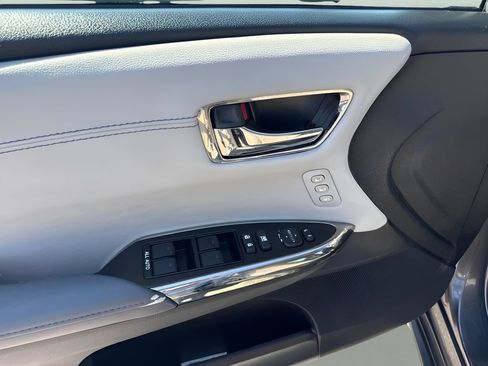 Used 2014 Toyota Avalon Limited FWD image 20