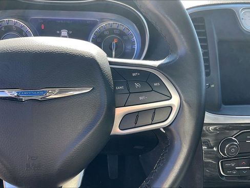 Used 2019 Chrysler 300 Touring w/ Sport Appearance Package image 15