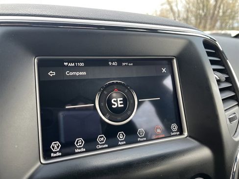 Used 2018 Jeep Grand Cherokee Laredo image 25