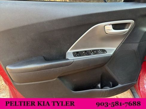 Used 2018 Kia Niro LX image 17