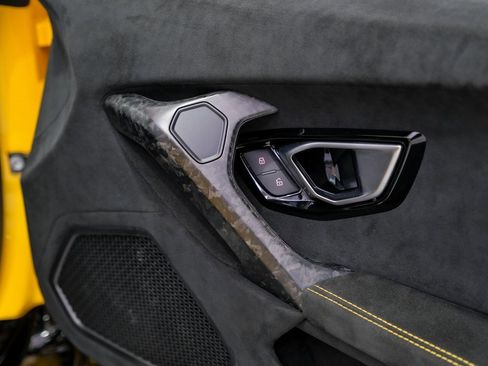 Used 2018 Lamborghini Huracan Performante image 45