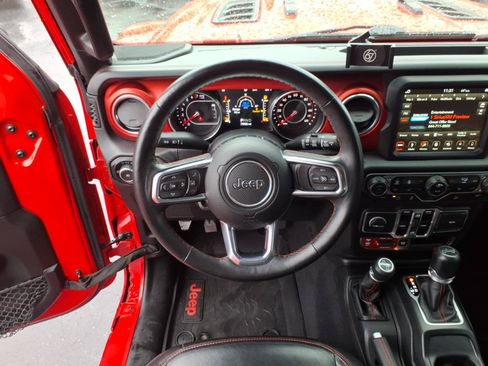 Used 2018 Jeep Wrangler Unlimited Rubicon w/ Dual Top Group AWD/4WD image 14