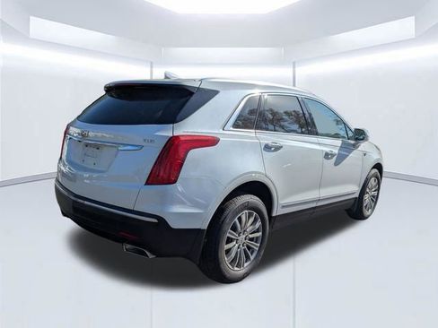 Used 2017 Cadillac XT5 Luxury w/ Driver Awareness Package AWD/4WD image 4