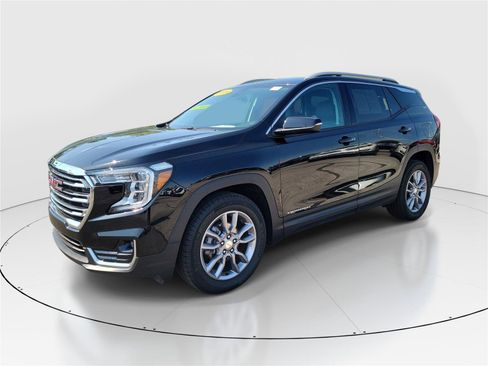 Used 2024 GMC Terrain SLT AWD/4WD image 2