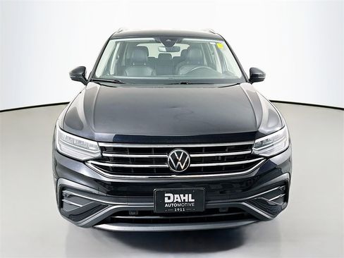 Used 2024 Volkswagen Tiguan SE image 2