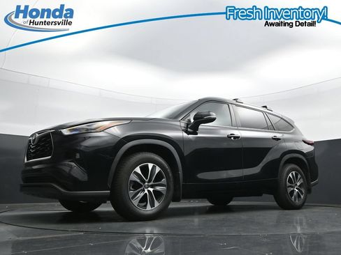 Used 2024 Toyota Highlander XLE AWD/4WD image 30