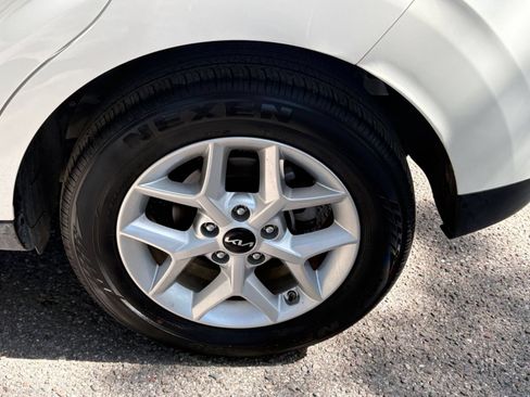 Used 2025 Kia Soul LX w/ LX Technology Package FWD image 28