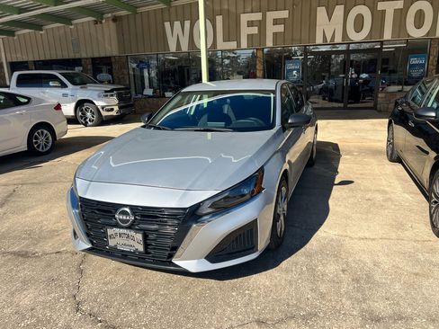 Used 2024 Nissan Altima 2.5 S image 2