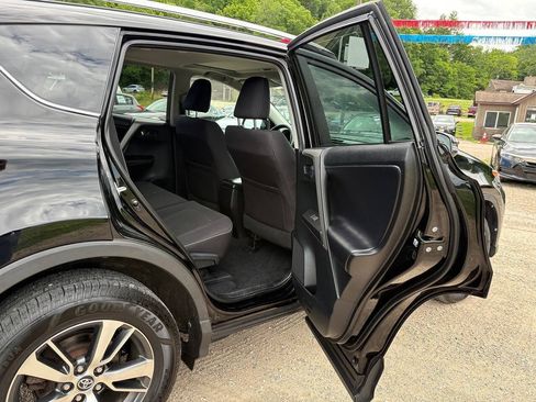 Used 2018 Toyota RAV4 XLE AWD/4WD image 14