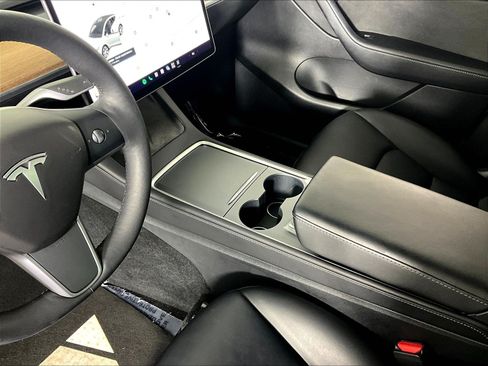 Used 2021 Tesla Model Y Long Range AWD/4WD image 17