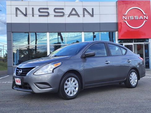 Certified 2019 Nissan Versa SV image 1