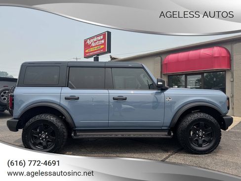 Used 2025 Ford Bronco Outer Banks AWD/4WD image 1