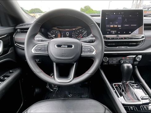 Used 2025 Jeep Compass Trailhawk AWD/4WD image 10