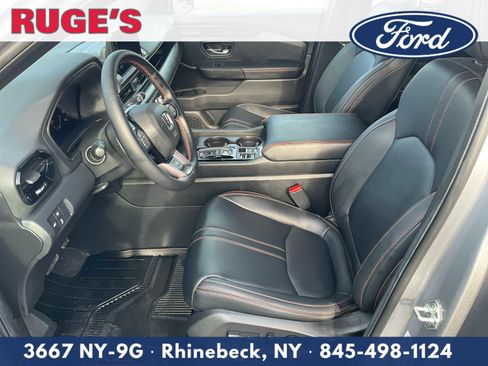 Used 2025 Honda Pilot TrailSport image 16