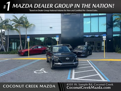 Used 2023 Hyundai Venue SE image 1