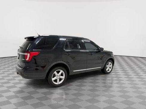 Used 2018 Ford Explorer XLT w/ Equipment Group 202A image 11