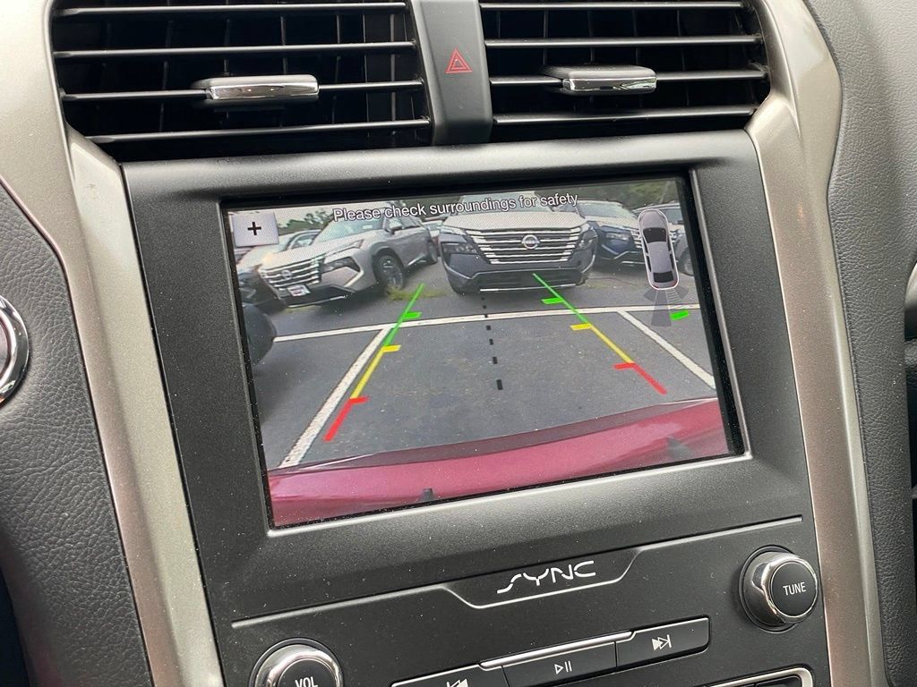 Used 2019 Ford Fusion SE FWD image 22