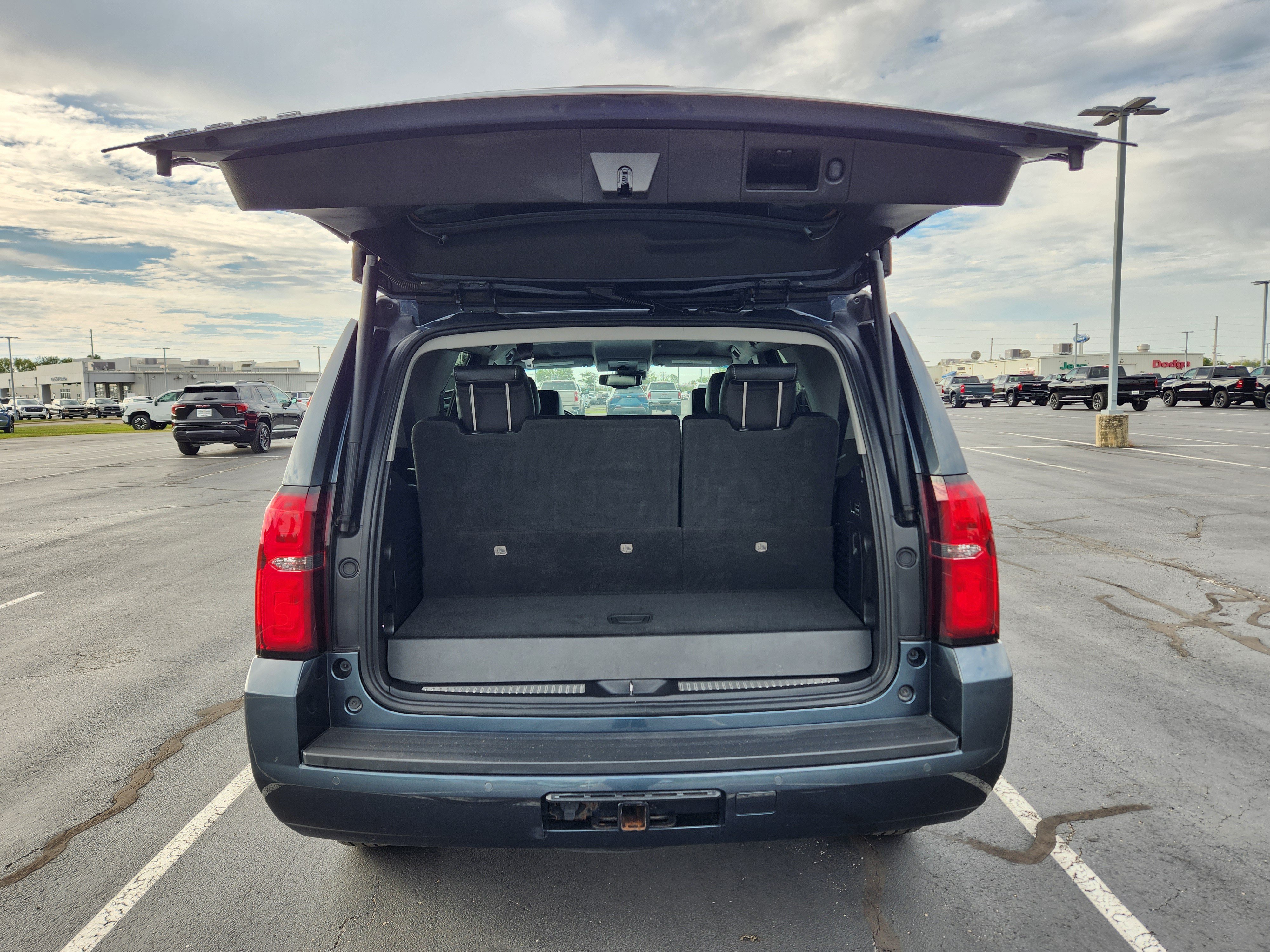 Used 2019 Chevrolet Tahoe LT w/ Luxury Package AWD/4WD image 10