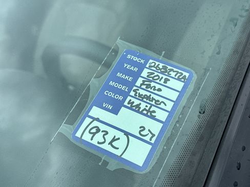 Used 2018 Ford Explorer Limited image 26